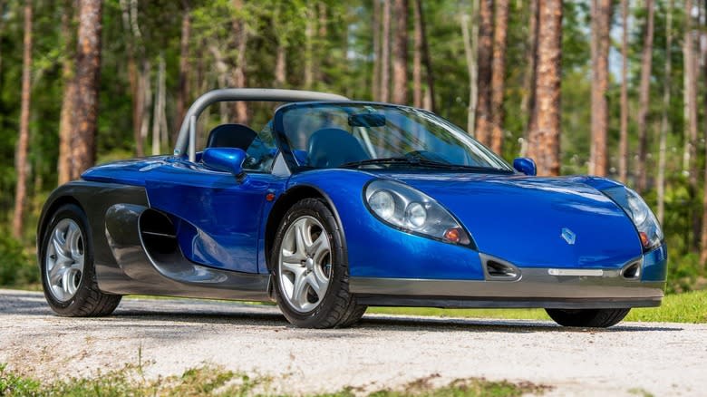 Renault Sport Spider front three-quarter