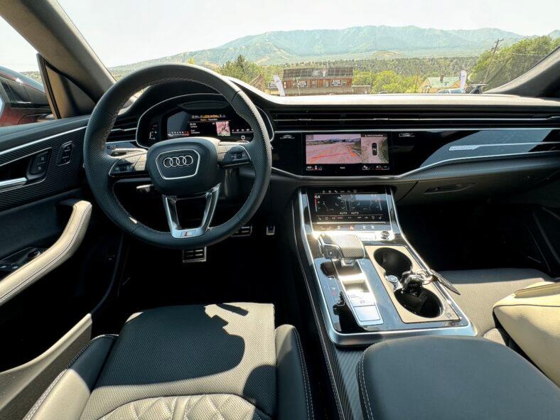 The front seat in the Audi SQ8