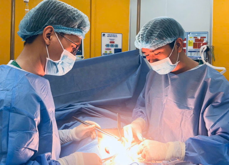 Người đàn ông phải mổ cấp cứu vì mảnh xương cá gây viêm ruột thừa