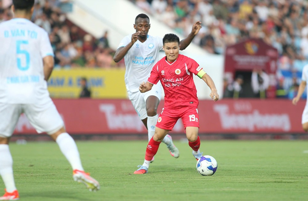 V-League 2025/26 rất căng, vé xuống hạng gọi tên HAGL?