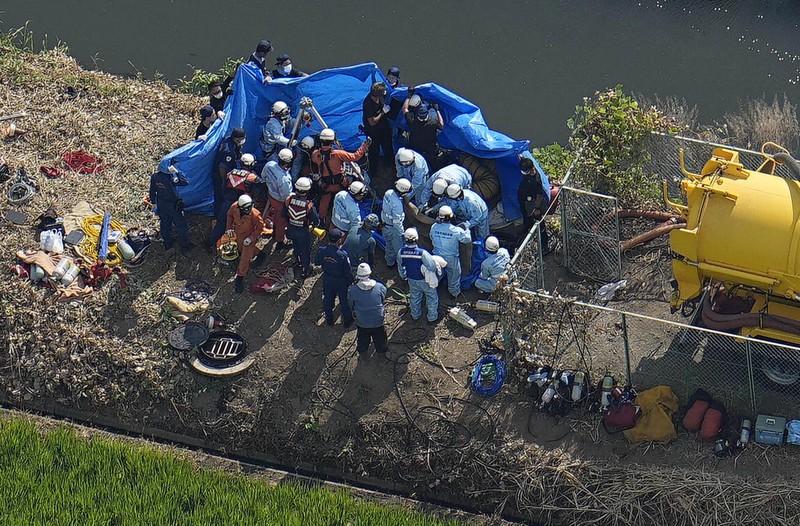 マンホール転落の4人が心肺停止　落ちた作業員救おうとしたか　埼玉