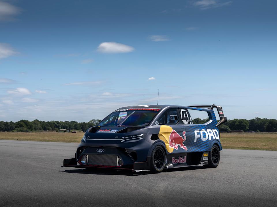 Ford Transit SuperVan Crushes Corvette ZR1X’s Nürburgring Time