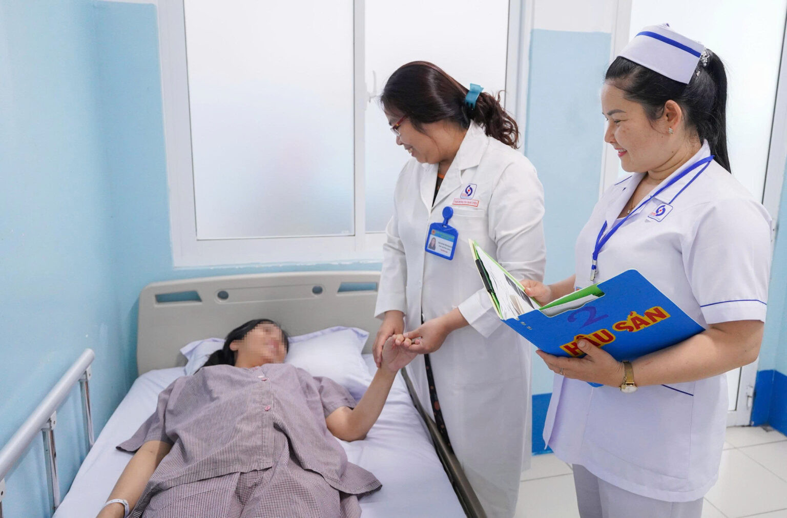 Người mẹ đối mặt tai biến sản khoa, 'đánh cược' mạng sống để giữ con