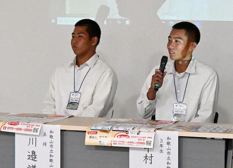 普及活動に参加した感想などを語る市和歌山の選手たち＝兵庫県西宮市の甲子園プラスで2025年8月8日、長宗拓弥撮影