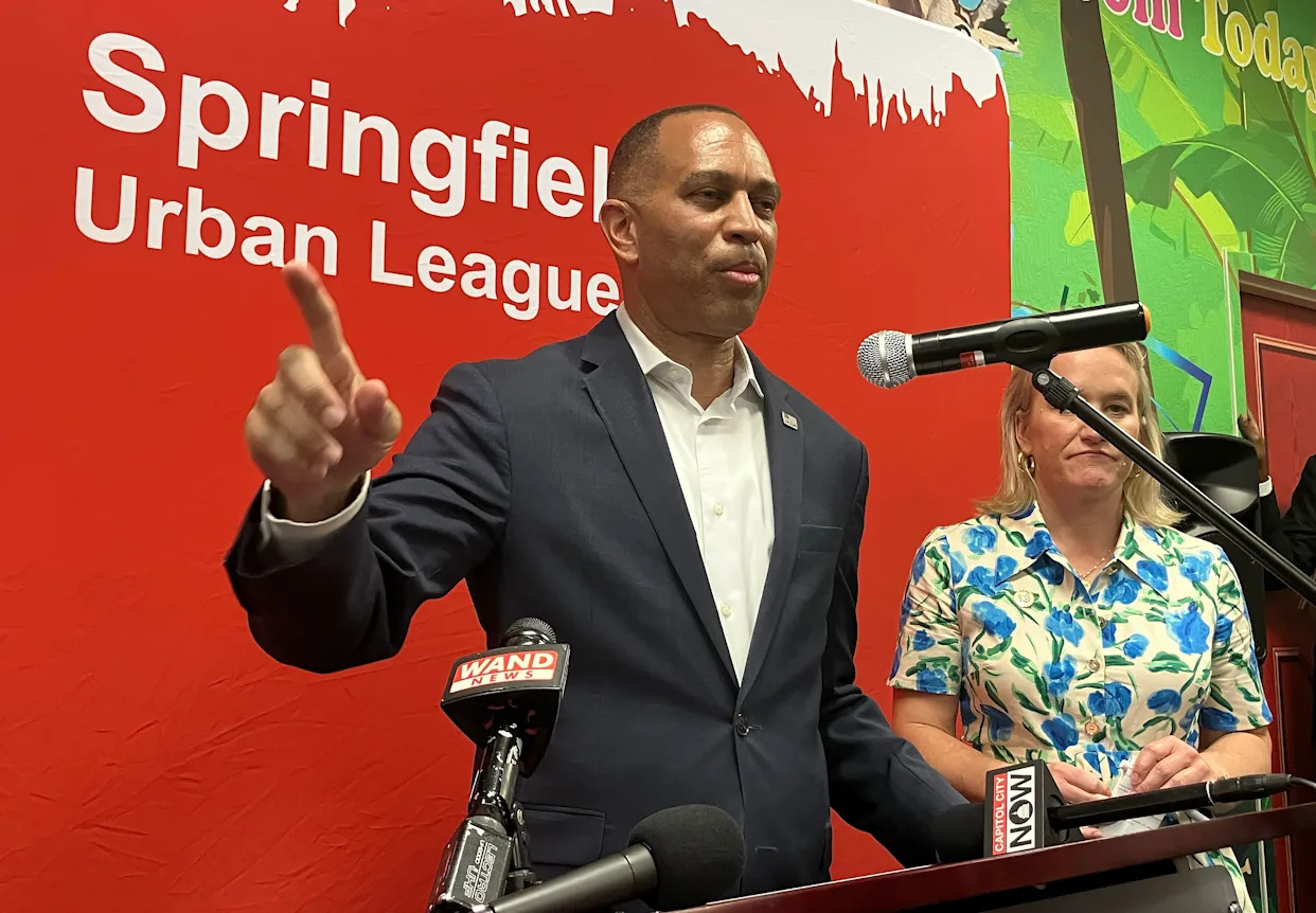 In Illinois, Democratic House leader Hakeem Jeffries says affordability could be key message for the midterms