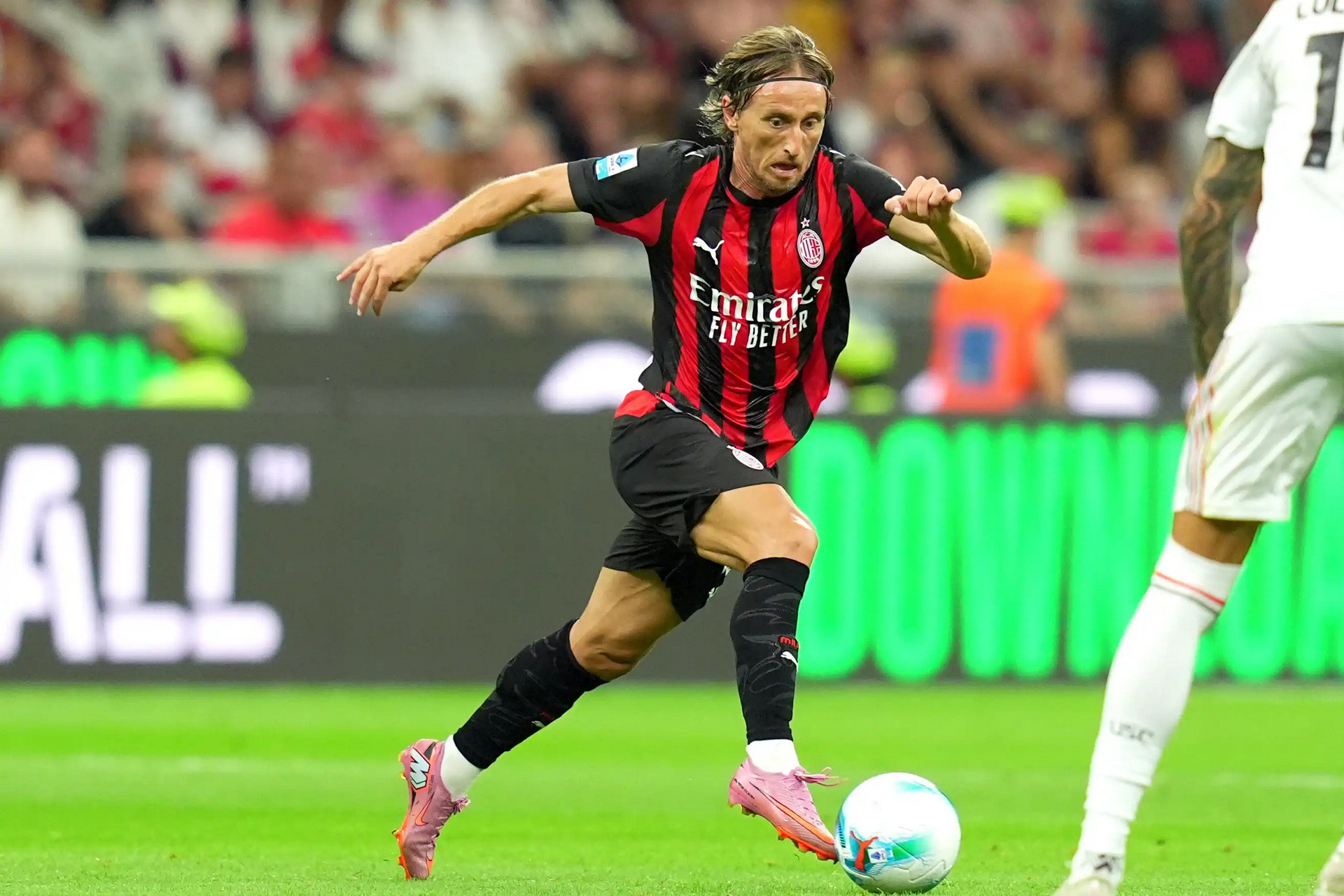 Modric bất lực, Milan thua sốc vì thủ môn Indonesia