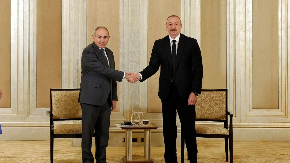 Armenian Prime Minister Nikol Pashinyan and Azerbaijani President Ilham Aliyev meet in Abu Dhabi, United Arab Emirates July 10, 2025. - Press Service of Prime Minister/Handout/Reuters