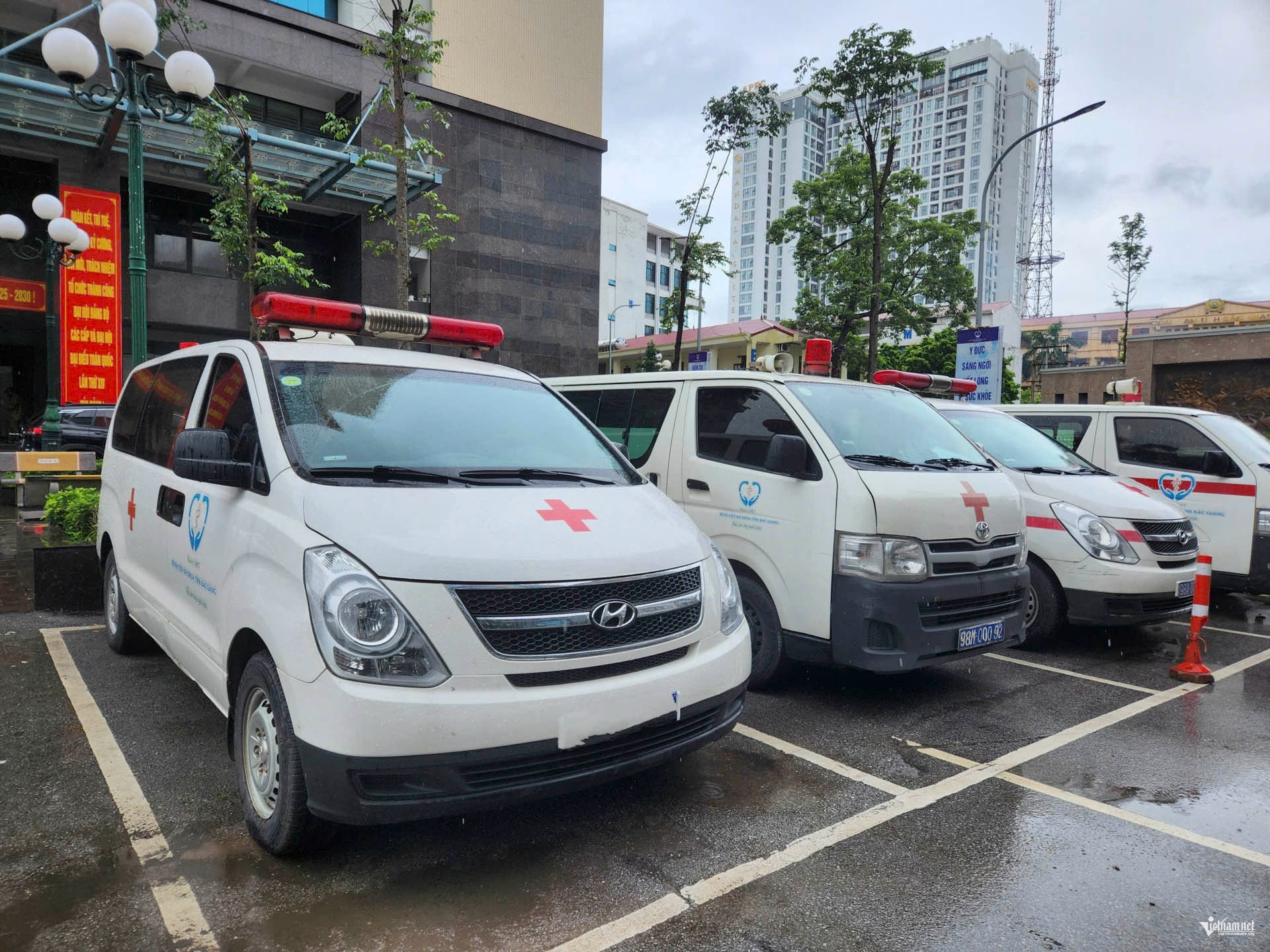 Trách nhiệm của bệnh viện từ vụ thu 21 triệu đồng tiền xe cấp cứu