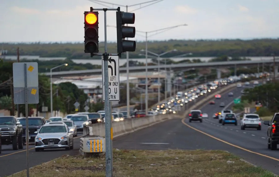 Oahu residents evacuate Ewa Beach due to the threat of tsunami in Kapolei, Oahu, Hawaii, Tuesday, July 29, 2025. (AP photo/Michelle Bir)