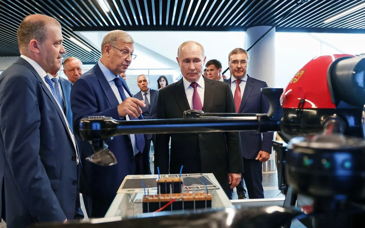Putin arrive in St Petersburg on Saturday as part of the Navy Day celebrations