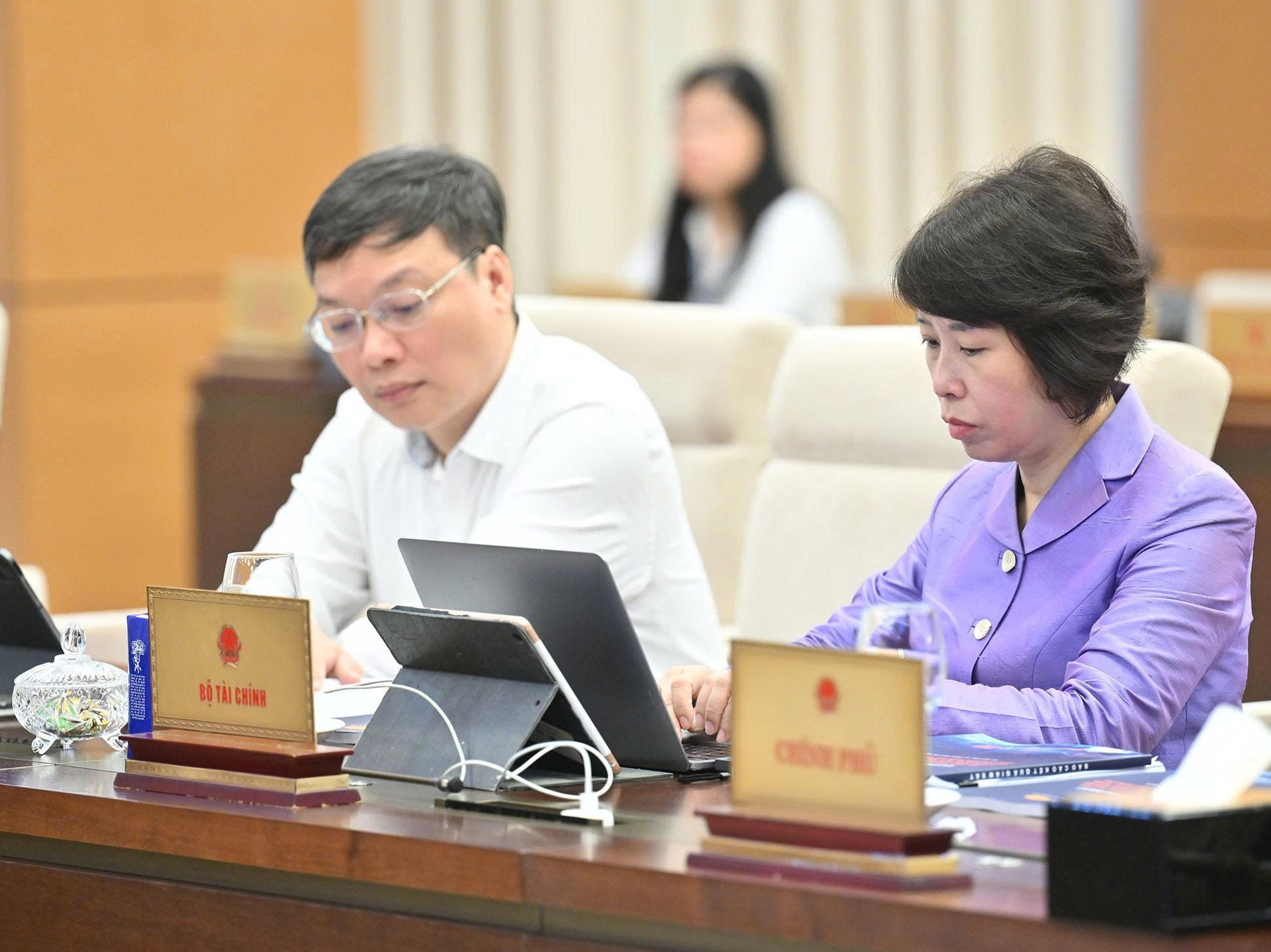 Phó Chủ tịch Quốc hội: Luân chuyển nhân lực công - tư, thu hút người tài từ nước ngoài