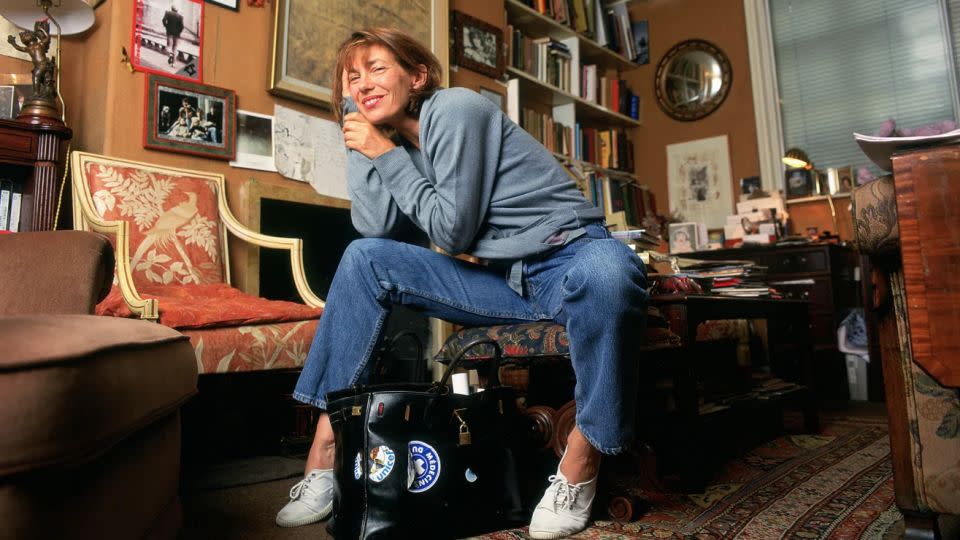 La actriz e “it girl” Jane Birkin, fotografiada en la casa de su madre en Londres en 1996. - Mike Daines/Shutterstock
