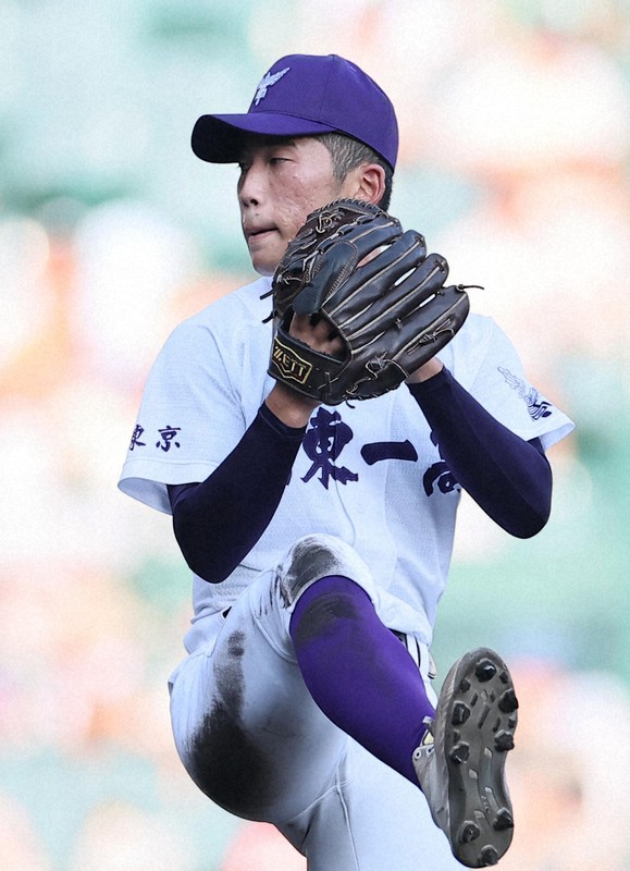 【関東一－創成館】力投する関東一の坂本慎太郎投手＝阪神甲子園球場で2025年8月16日、前田梨里子撮影