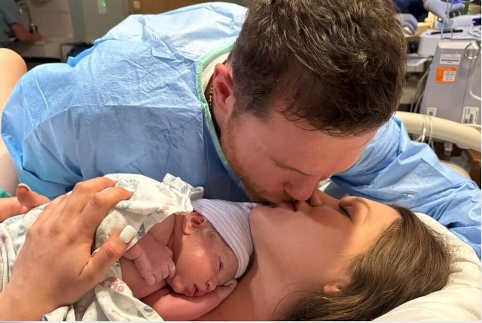 Saúl 'Canelo' Álvarez da la bienvenida a su segunda hija con Fernanda Gómez