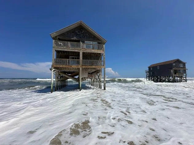 Waves crash into North Carolina beach homes as Hurricane Erin churns near US coast