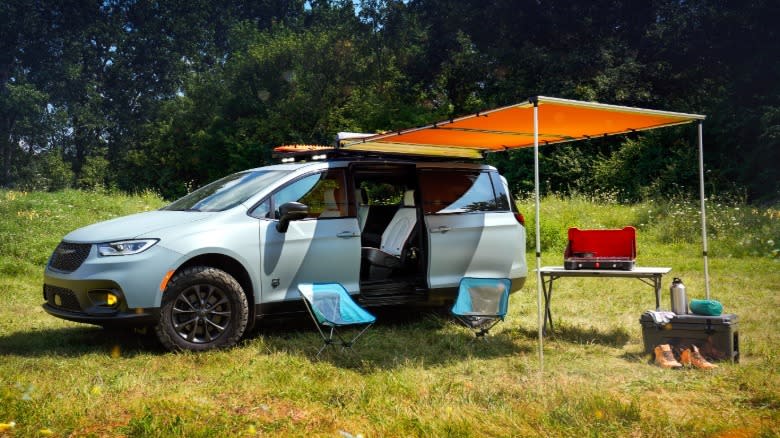 Chrysler Pacifica Grizzly Peak Concept awning