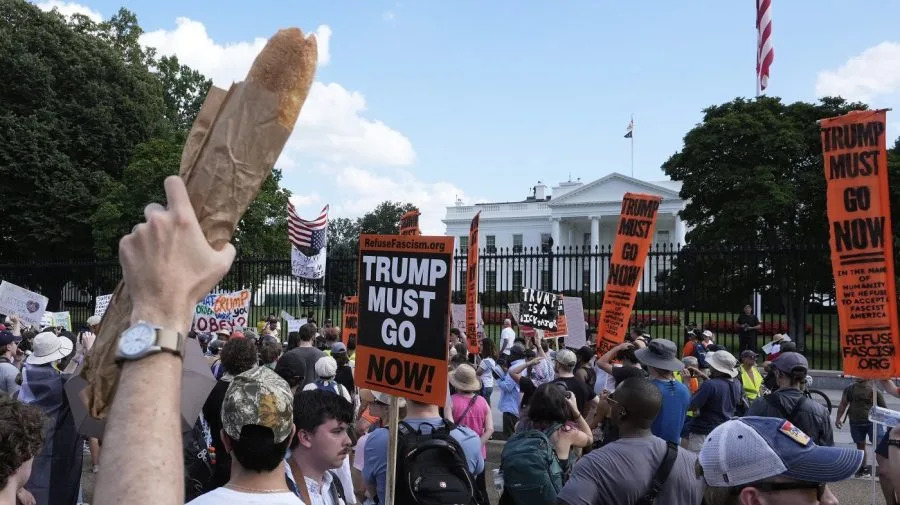 Prosecutors fail to get felony indictment of DC sandwich-thrower
