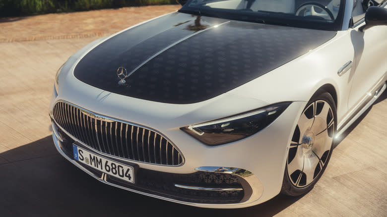 Front end of a white Mercedes-Maybach SL680