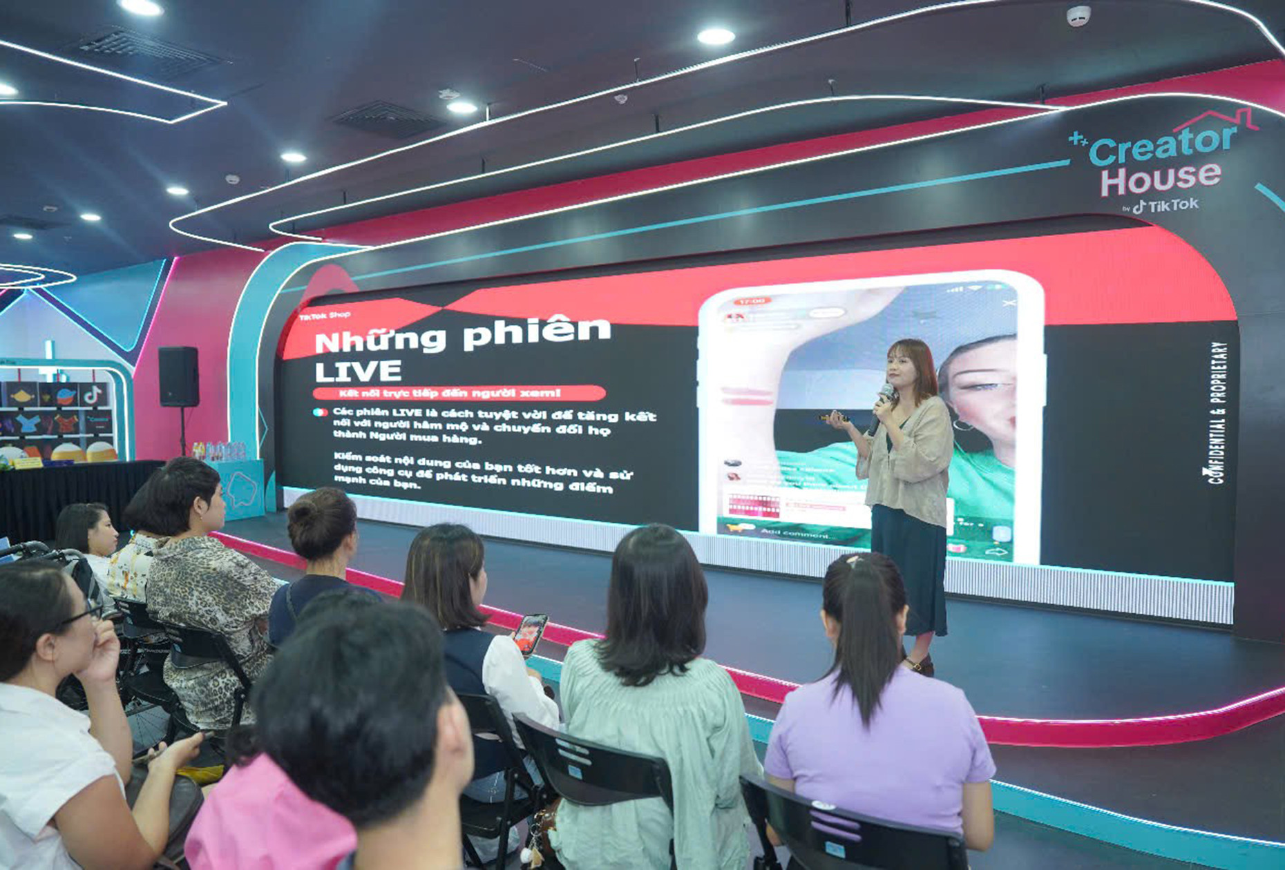 Tổ chức MegaLive để nâng cao năng lực kinh doanh số cho thanh niên Việt Nam