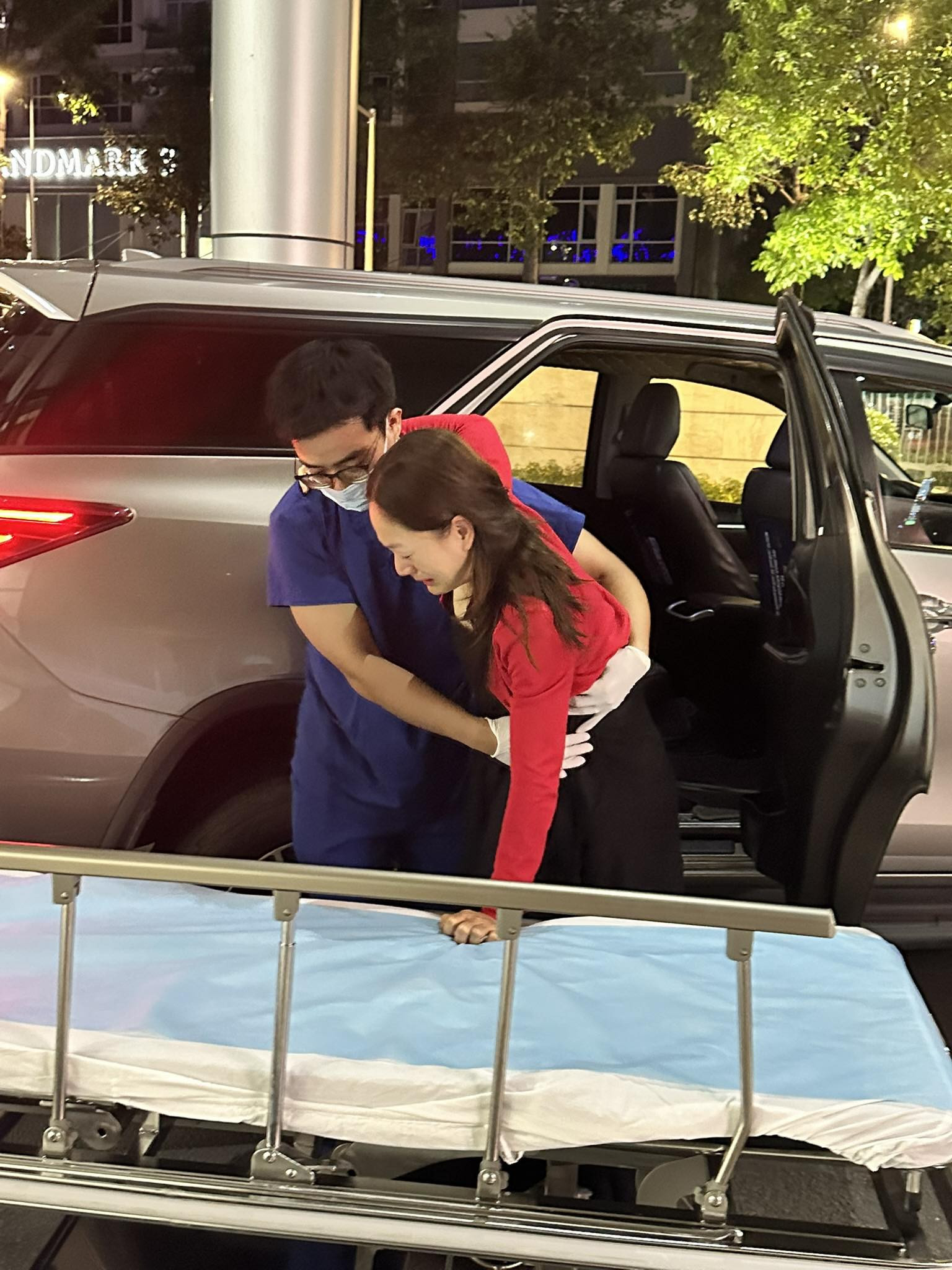 Diễn viên Lan Phương gặp vấn đề sức khoẻ nghiêm trọng khi ly hôn chồng Tây