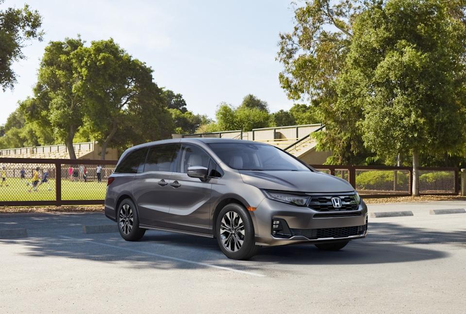 2025 Honda Odyssey vs. 2025 Toyota Sienna: 5 Key Differences