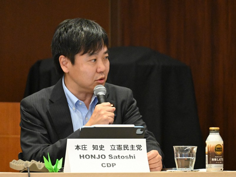 討論会に参加した立憲民主党の本庄知史議員＝広島市中区の広島弁護士会館で2025年8月5日午後5時14分、西山夏奈撮影
