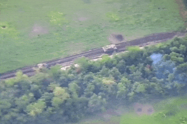 Video xe tăng T-80 Nga bắn phá hàng loạt cứ điểm Ukraine trên tiền tuyến