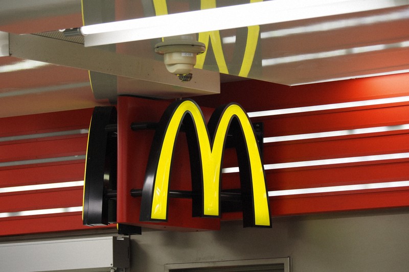 ＜1分で解説＞冷静な行動訴えたが…マックのポケカ付きセット終了