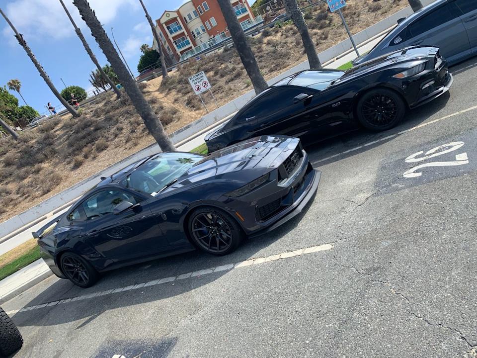2025 ford mustang dark horse