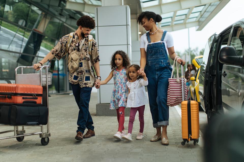 Los cambios normativos harán que las familias tengan más fácil pasar el control de seguridad en los aeropuertos estadounidenses. Foto: Getty.