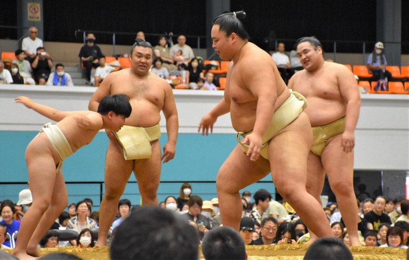 大相撲夏巡業、茨城・古河で3年ぶり開催　力士の笑顔に歓声