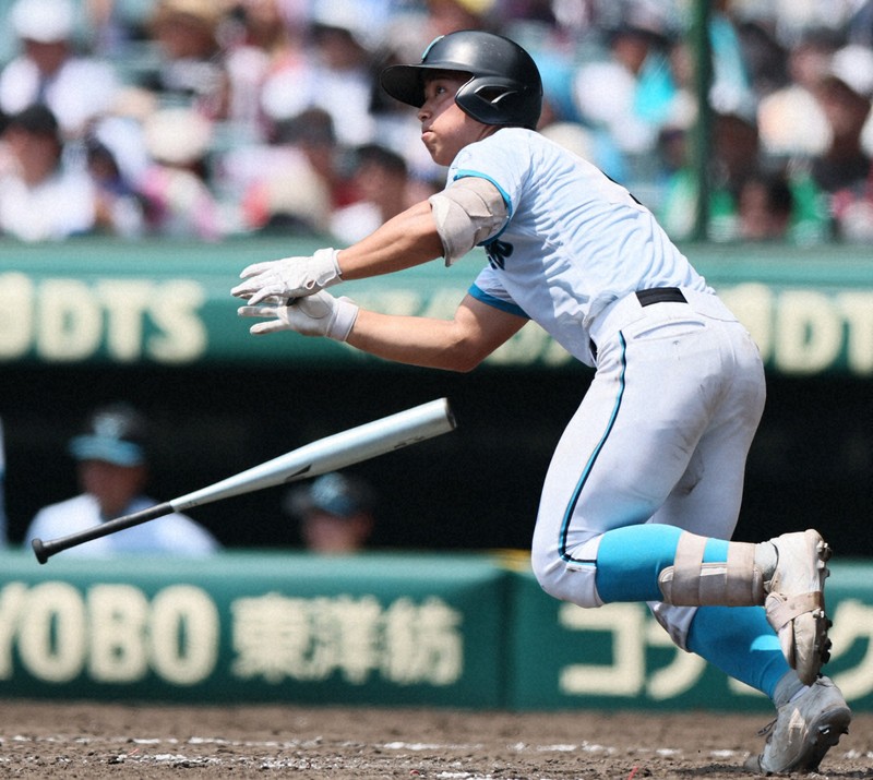 山梨学院が初の8強入り　岡山学芸館降す　夏の甲子園