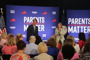 Gov. Glenn Youngkin and Sen. Siobhan Dunnavant, R-Henrico, hold a “Parents Matter” discussion at a Henrico County elementary school. (Graham Moomaw/Virginia Mercury)