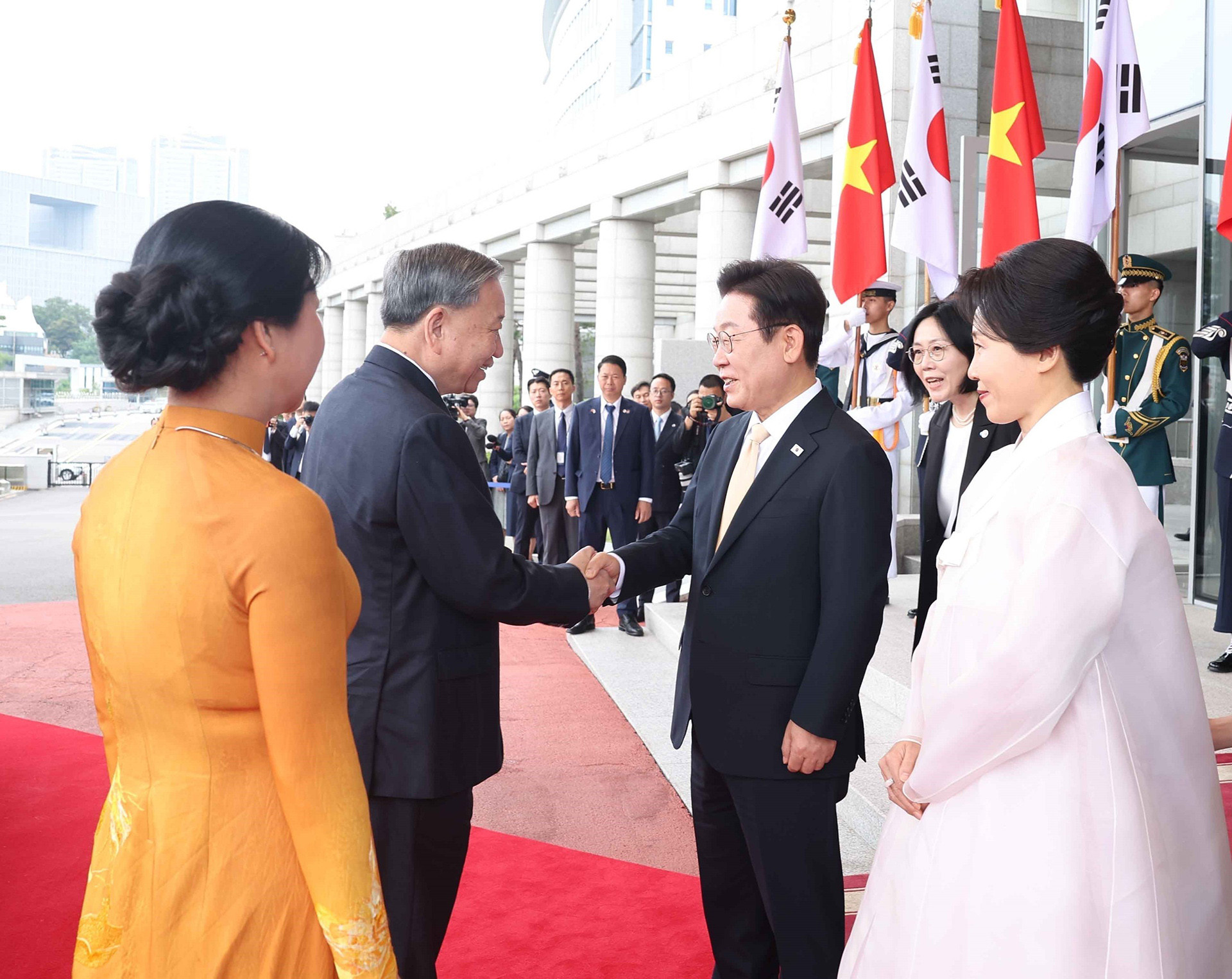 Hàn Quốc bắn đại bác chào đón Tổng Bí thư Tô Lâm và Phu nhân