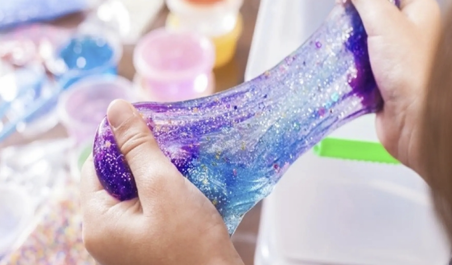 Bé trai Hà Nội đi cấp cứu sau 30 phút chơi slime mềm dẻo nhiều trẻ ưa thích