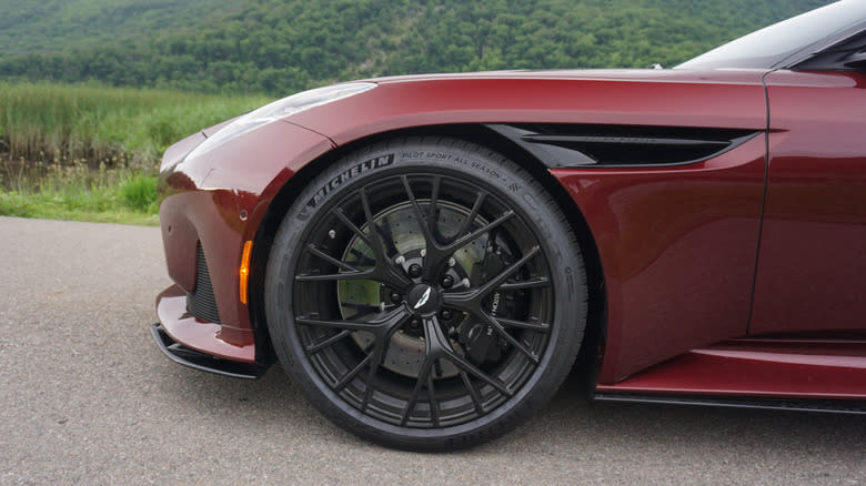 2025 Aston Martin DB12