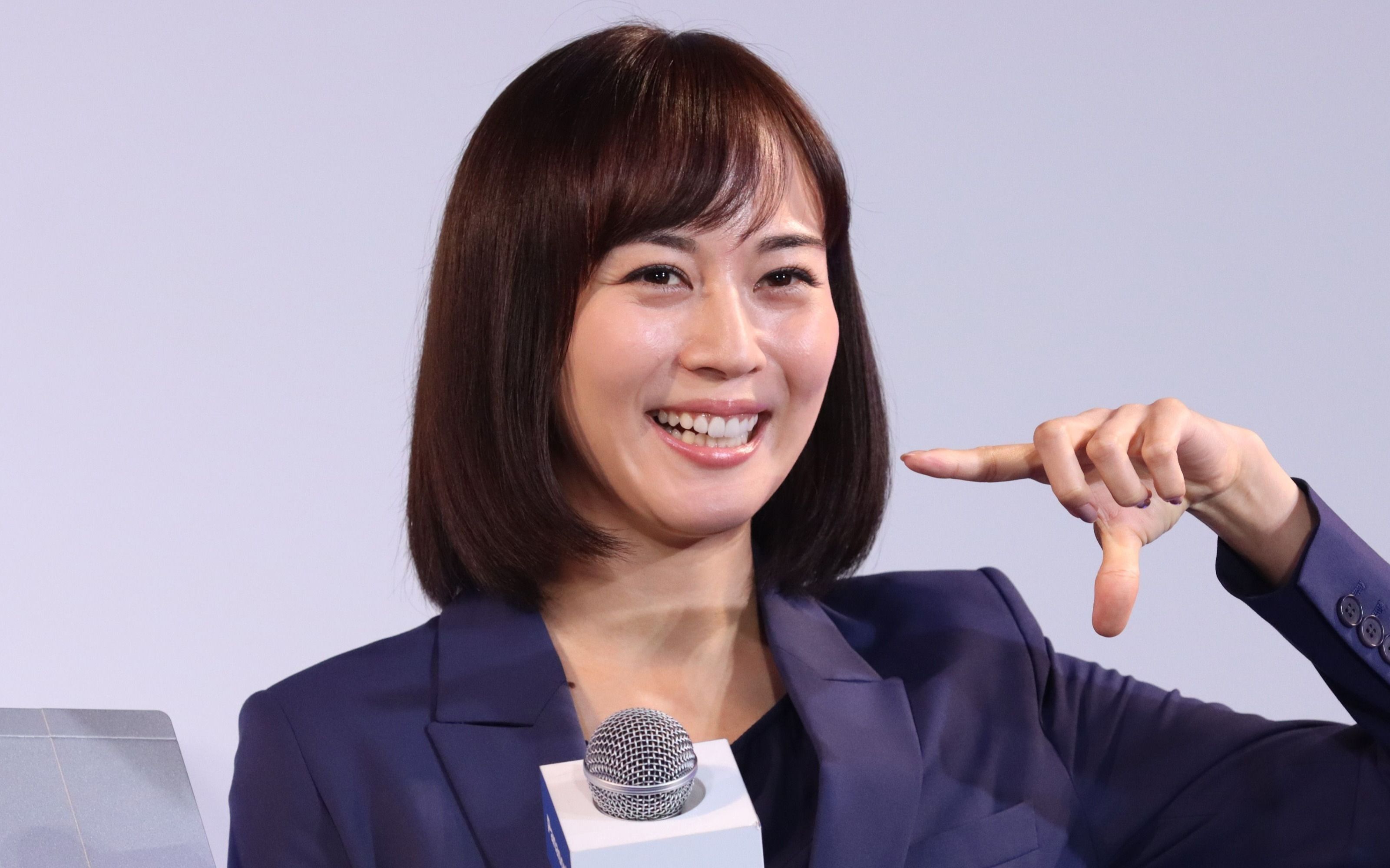 「嘘だろ!?」ツッコミどころ満載のシーンも全力で演技…『どんど晴れ』から18年、“真面目すぎる女優”比嘉愛未（39）が再評価される理由