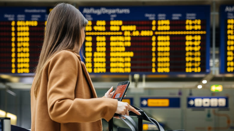 People Are Waiting To Buy Plane Tickets Until The Last Minute As Economic Uncertainty Abounds