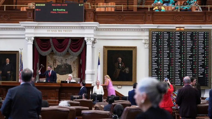 Live updates: Texas barrels toward new district maps; White House details EU trade deal