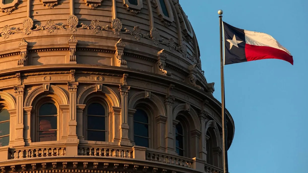 Texas Dem lawmakers get security briefing on bomb threat in Illinois