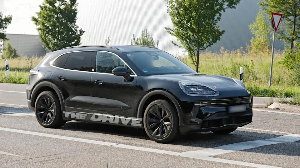 2027 Porsche Cayenne EV Spy Photo