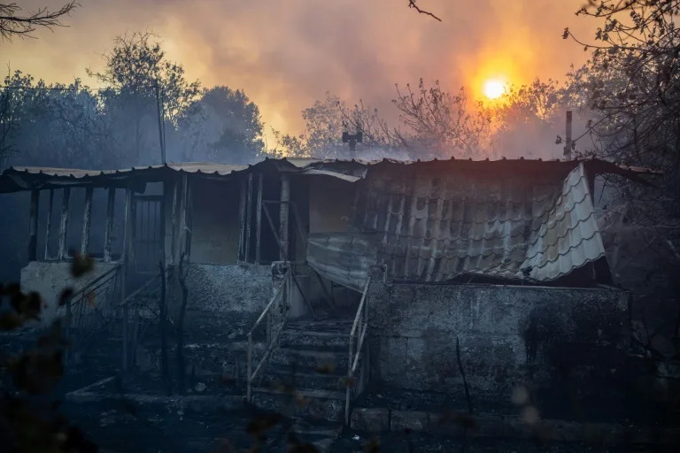 Climate change is making heatwaves stronger and longer, putting lives at greater risk during summertime (Angelos TZORTZINIS)
