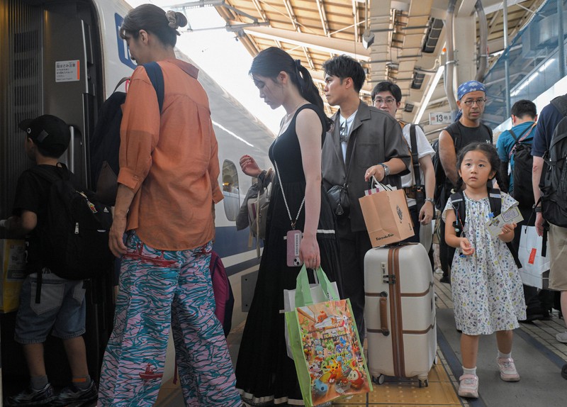 「子どもの顔見せたい」　帰省ラッシュのJR東京駅　空の便もピーク
