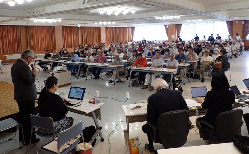 福岡・大刀洗町百条委、マルシェ巡り住民200人と意見交換