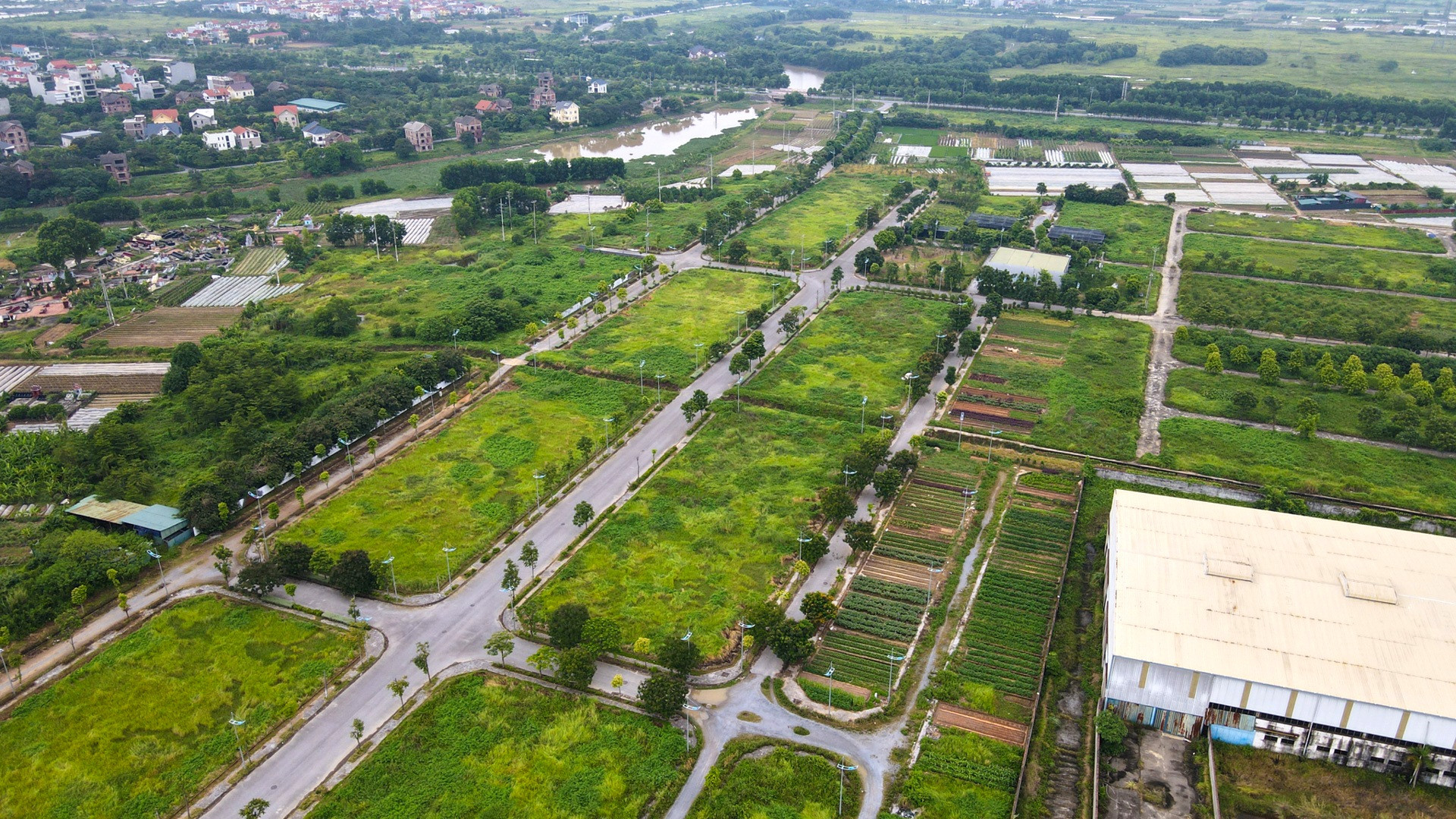 Quy định miễn tiền sử dụng đất có gì mà loạt địa phương kiến nghị sửa?