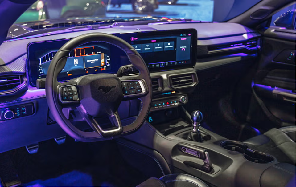 2025 ford mustang dark horse
