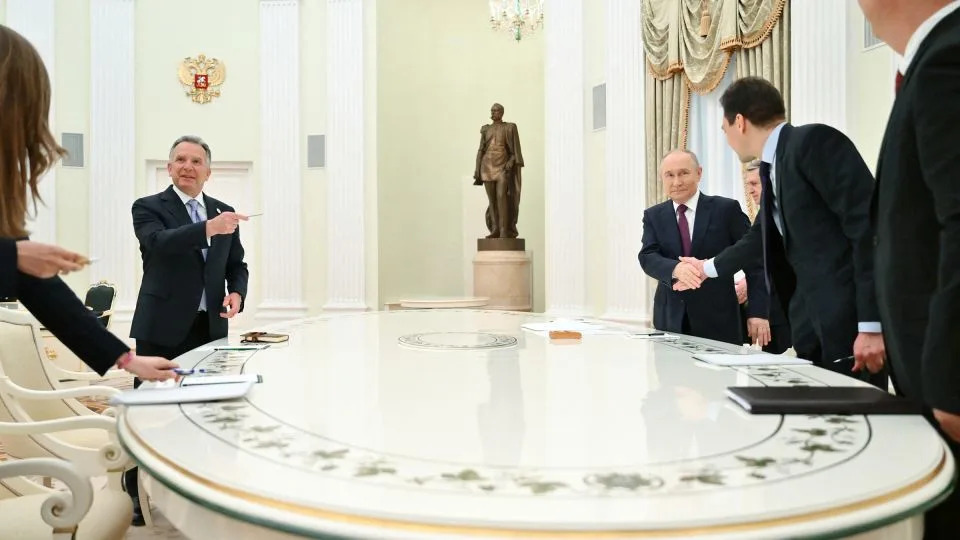In this pool photograph distributed by Russian state agency Sputnik, Russia's President Vladimir Putin and US Special Envoy Steve Witkoff arrive for their talks in Moscow on April 25. - Kristina Kormilitsyna/Pool/Sputnik/Getty Images