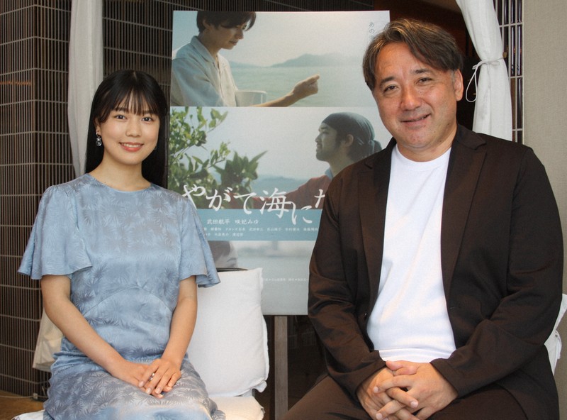 沖正人監督（右）と出演した川口真奈さん＝広島市中区で2025年7月9日午前11時19分、宇城昇撮影