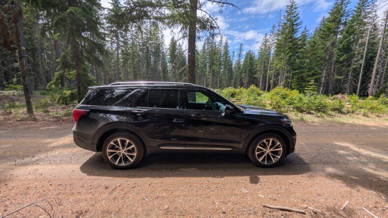The side profile of the 2025 Ford Explorer Platinum