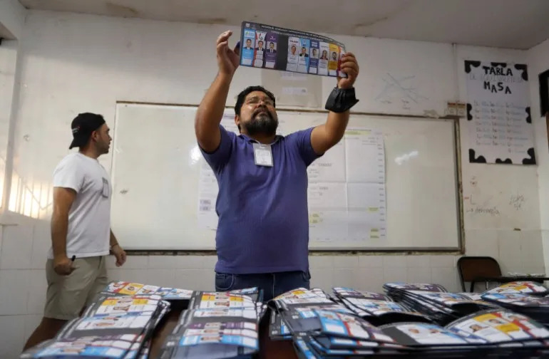 Bolivia to hold presidential run-off between centrist and right-winger